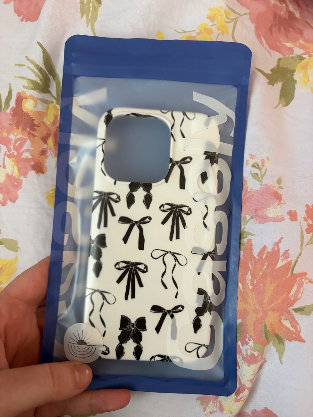 For iPhone 14 Pro 

casely White Phone Case with Black Bow Pattern

Brand New